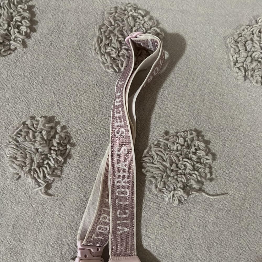 Victoria’s Secret Wireless Bling Strap Bra - Picture 2 of 4